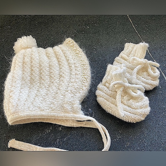 2/$10 - White & Pink Baby Bonnets and White knit Baby Booties with tassels - Picture 9 of 15